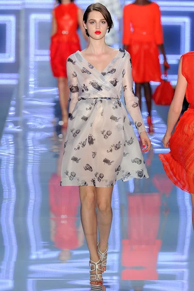 Look 18